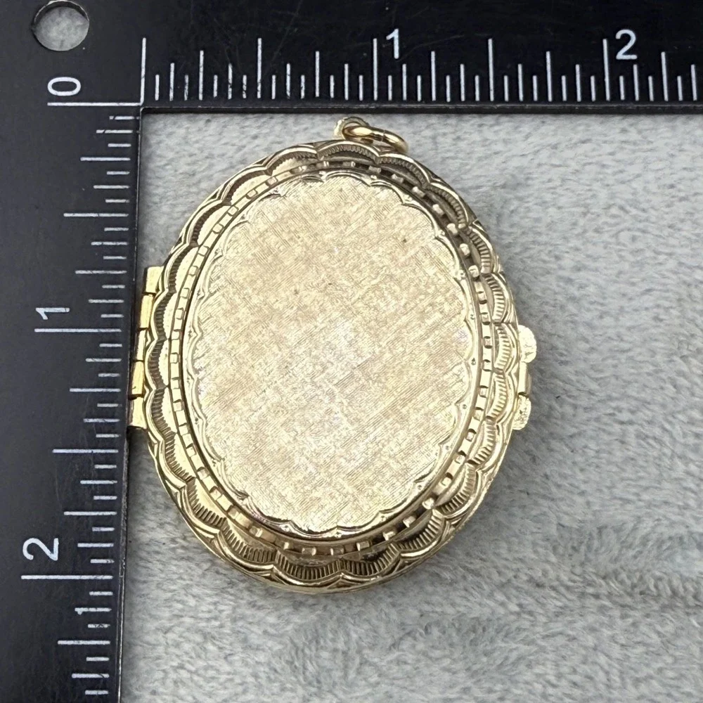 Vintage Coro Locket Gold Tone Large Signed - Picture 6 of 9